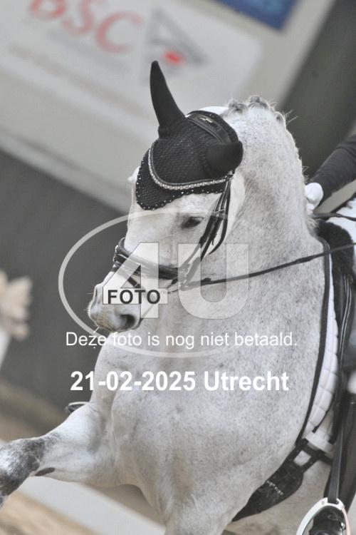 250221 1076