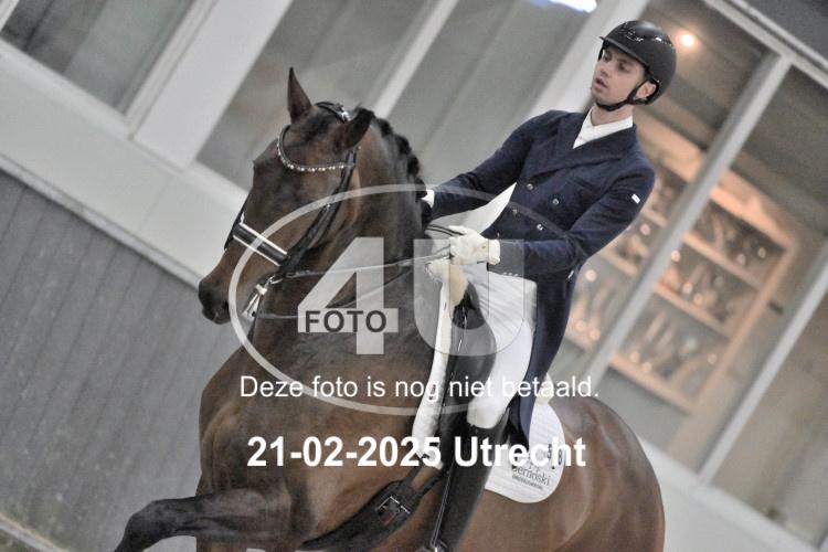 250221 3136