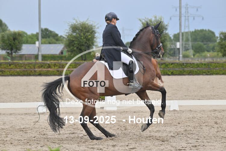 250913 2403